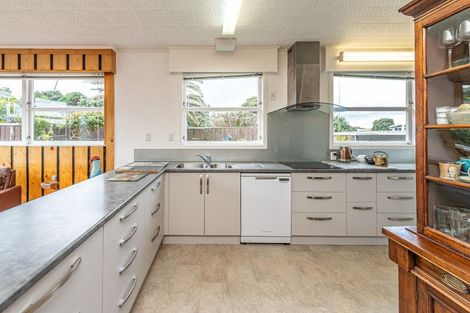 Photo of property in 8 Kapiti Terrace, Castlecliff, Whanganui, 4501
