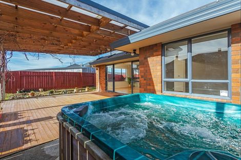 Photo of property in 8 Sorrento Place, Kelvin Grove, Palmerston North, 4414