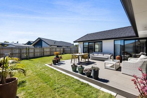 Photo of property in 3 Tupare Place, Highlands Park, New Plymouth, 4312