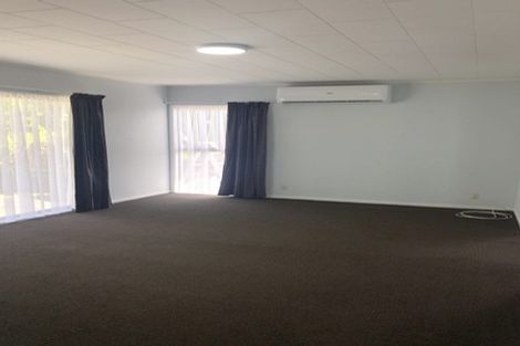 Photo of property in 55 Sikkim Crescent, Clover Park, Auckland, 2019