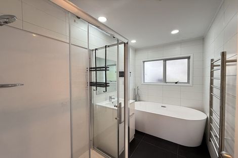 Photo of property in 19 Lancelot Place, Glenfield, Auckland, 0629