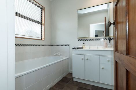 Photo of property in 10 Jellicoe Drive, Hamilton East, Hamilton, 3216