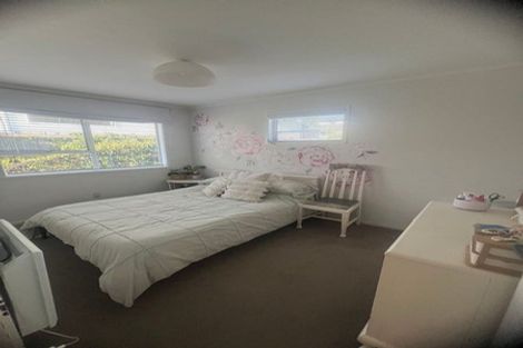Photo of property in 4 Pavola Grove, Glenfield, Auckland, 0629