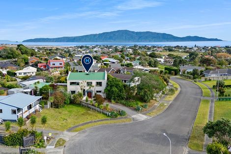 Photo of property in 8 Trig Hill Terrace, Waikanae Beach, Waikanae, 5036