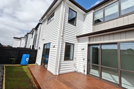 Photo of property in 52d Hutchinsons Road, Bucklands Beach, Auckland, 2014