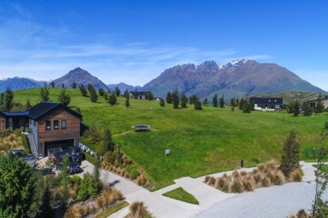 Photo of property in 29 Pendeen Crescent, Jacks Point, Queenstown, 9371