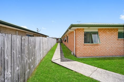 Photo of property in 15 Kittyhawk Place, Melville, Hamilton, 3206