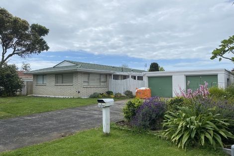 Photo of property in 8 John Downs Drive, Browns Bay, Auckland, 0630