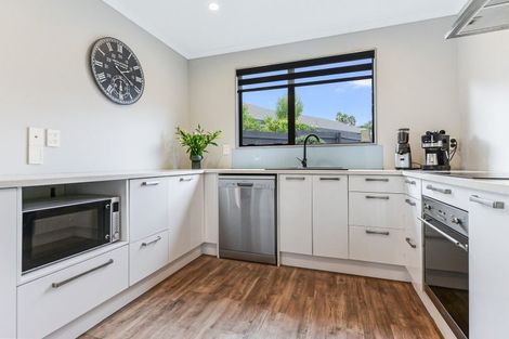 Photo of property in 16 Palm Grove Drive, Western Heights, Hamilton, 3200