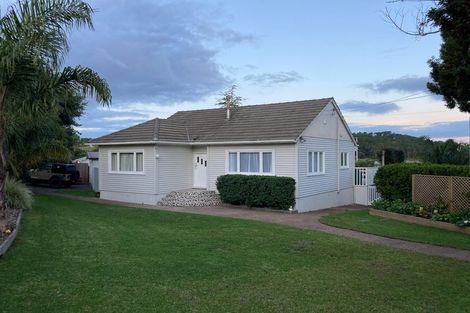 Photo of property in 18 Kent Terrace, Riverhead, 0820