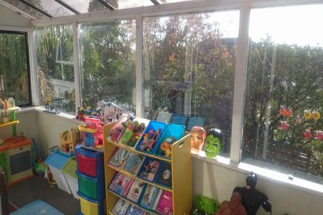 Photo of property in 1 Malters Place, Browns Bay, Auckland, 0630