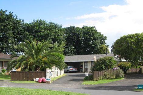 Photo of property in 2/7 Tulloch Place, Conifer Grove, Takanini, 2112