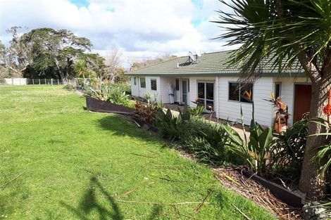 Photo of property in 10 Merewhira Road, Paremoremo, Albany, 0793