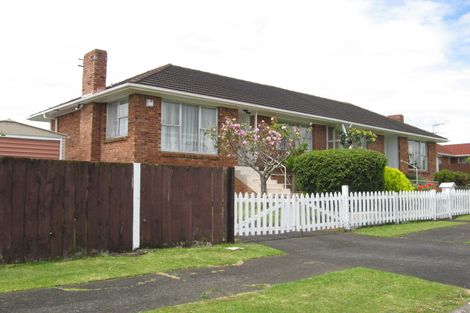 Photo of property in 1/2 Wayne Drive, Mangere, Auckland, 2022
