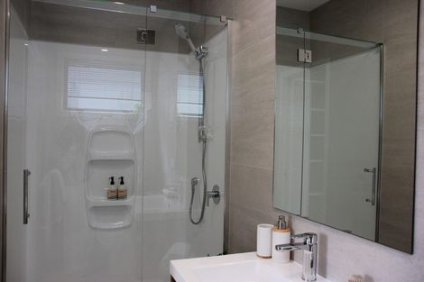 Photo of property in 18 Rauriki Lane, Rosehill, Papakura, 2113