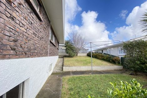 Photo of property in 2 Hogan Street, Pukekohe, 2120