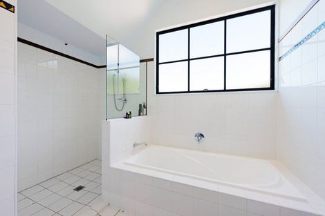 Photo of property in 124b The Ridgeway, Mornington, Wellington, 6021