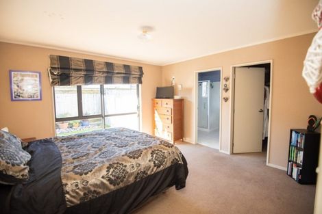 Photo of property in 7 Branigan Parade, Kelvin Grove, Palmerston North, 4414
