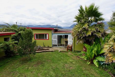 Photo of property in 13 Wharf Road, Karamea, 7893