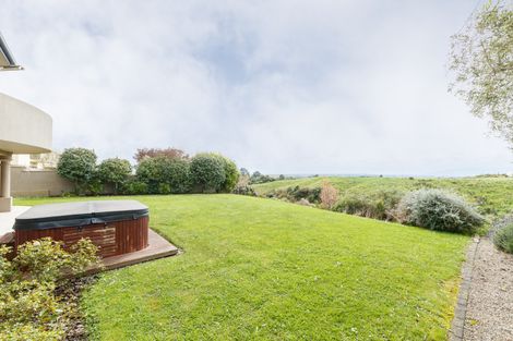 Photo of property in 33 Ruapehu Drive, Fitzherbert, Palmerston North, 4410