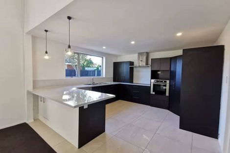 Photo of property in 32 Ambleside Drive, Burnside, Christchurch, 8053