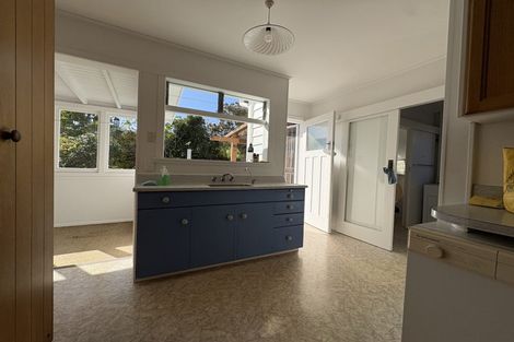 Photo of property in 938 East Coast Road, Northcross, Auckland, 0630
