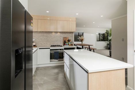 Photo of property in 9a Kingdale Road, Henderson, Auckland, 0610