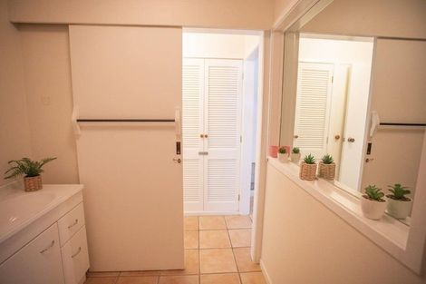 Photo of property in 2 Puketiro Place, Paihia, 0200