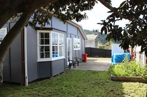 Photo of property in 73 Broadway, Picton, 7220