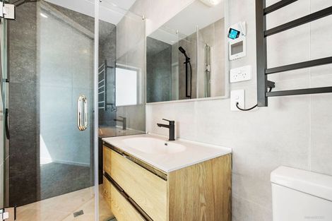 Photo of property in 2/258 Lake Road, Hauraki, Auckland, 0622