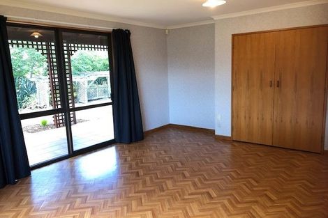 Photo of property in 18 Atarau Grove, Paraparaumu, 5032