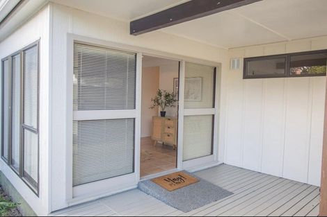 Photo of property in 2 Puketiro Place, Paihia, 0200