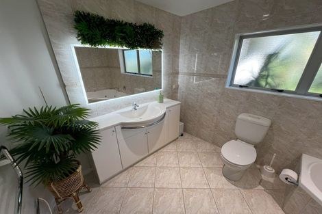 Photo of property in 13 Ellangowan Road, Waiake, Auckland, 0630