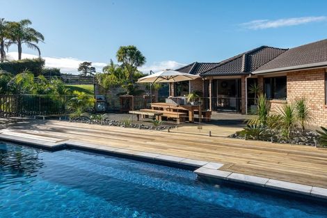 Photo of property in 136 Polo Prince Drive, Alfriston, Auckland, 2105