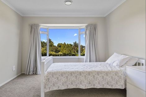 Photo of property in 5 Pukenamu Road, Rainbow Point, Taupo, 3330