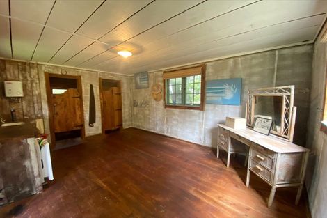 Photo of property in 1736 East Coast Road, Whakatiwai, Miranda, 2473