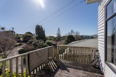 Photo of property in 19 Bayview Road, Paremata, Porirua, 5024
