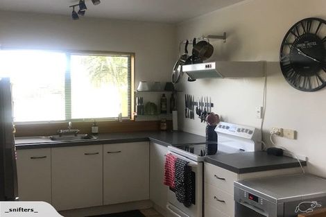 Photo of property in 2/15 Witheford Drive, Bayview, Auckland, 0629