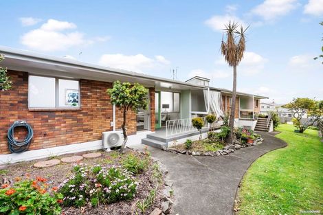 Photo of property in 4/236 Te Atatu Road, Te Atatu South, Auckland, 0610