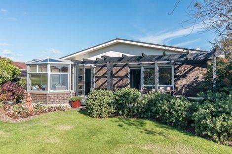 Photo of property in 3 Rewarewa Crescent, Waikanae, 5036