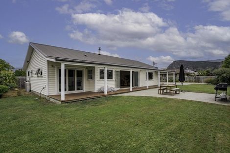 Photo of property in 14 Ash Avenue, Albert Town, Wanaka, 9305