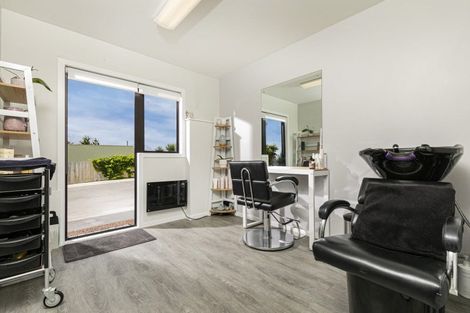 Photo of property in 5 Reynolds Place, Torbay, Auckland, 0630