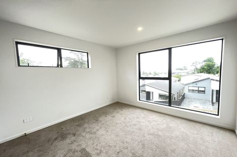 Photo of property in 8/105 Hobsonville Road, West Harbour, Auckland, 0618