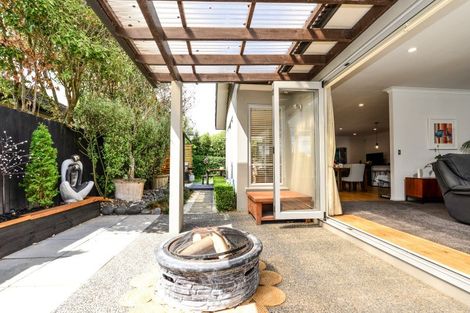 Photo of property in 43 The Esplanade, Huntington, Hamilton, 3210