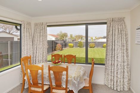 Photo of property in 14 Royal Park Drive, Parklands, Christchurch, 8083