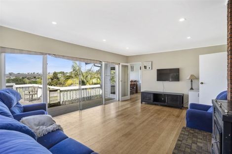 Photo of property in 4 Dunraven Place, Torbay, Auckland, 0630