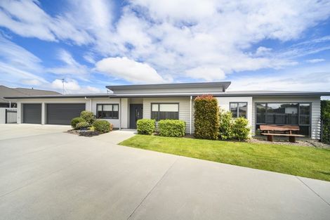 Photo of property in 48 Rosalie Terrace, Kelvin Grove, Palmerston North, 4414