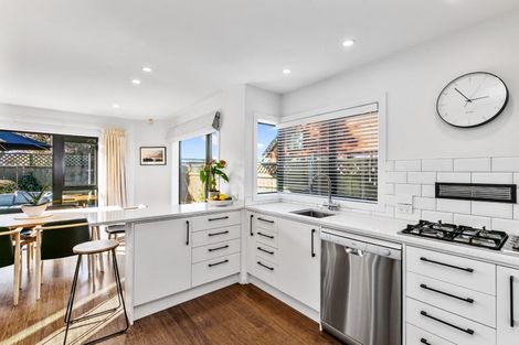 Photo of property in 17 Hinau Street, Woburn, Lower Hutt, 5010