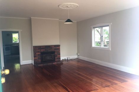 Photo of property in 20 Golf Road, New Lynn, Auckland, 0600
