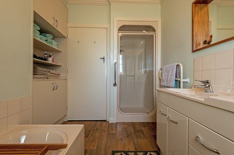 Photo of property in 12 Saint Albans Avenue, Hokowhitu, Palmerston North, 4410